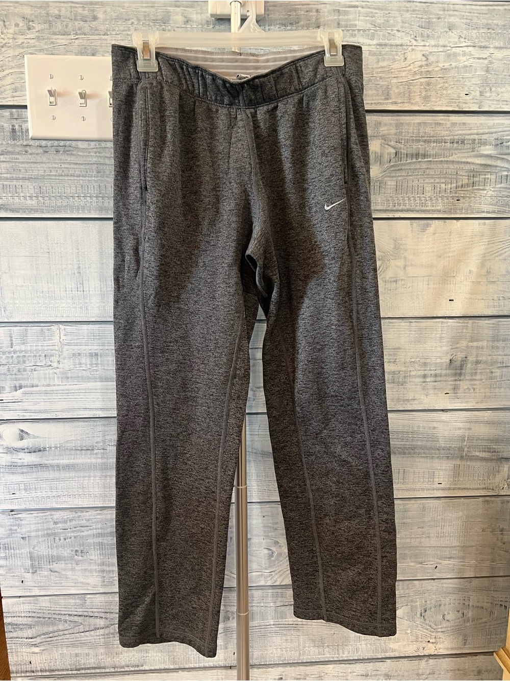 Nike Women’s Charcoal Gray Thermafit Jogger Sweatpants small